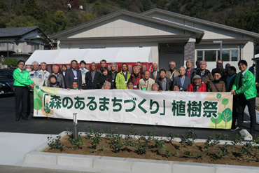 「森のあるまちづくり」を進める会植樹活動